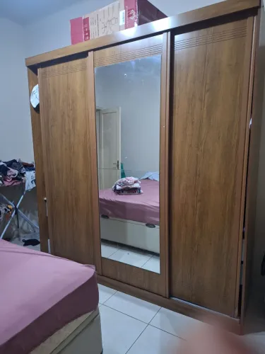 Guarda-roupa três portas