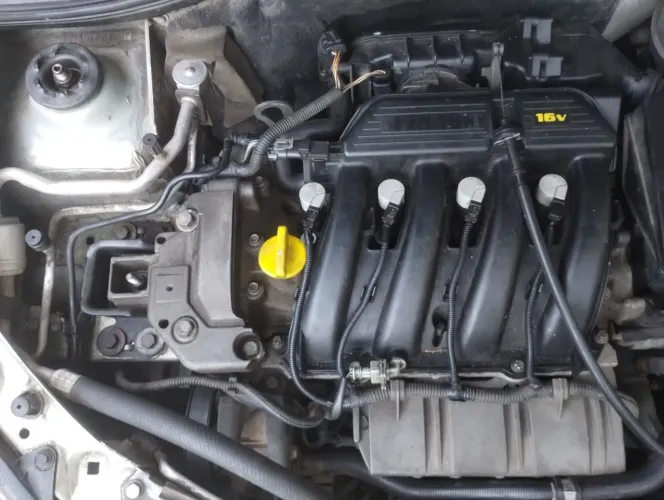 Renault Clio SED RT/ Privilège/ Botic 1.6 16V 4P 2003