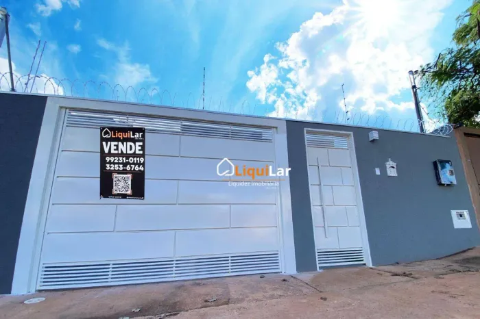 Casa Térrea à Venda no Rita Vieira com 3 Suítes, Piscina e Varanda Gourmet