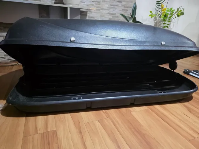 Bagageiro de teto preto 