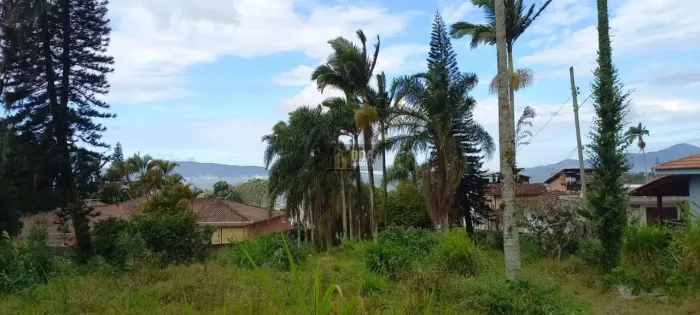 Linda área de 4200 m2 p/ condomínio na Ponta de Baixo,S.José.