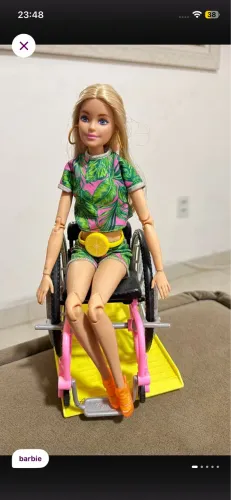 Boneca Barbie cadeirante
