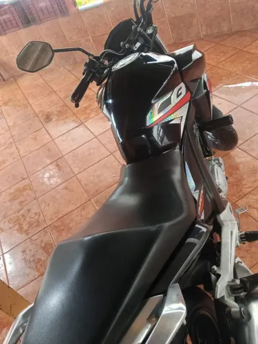 Vende-se 16.000