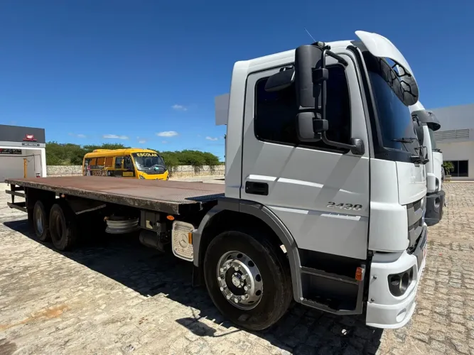 Caminhão MB ATEGO 2430 6x2