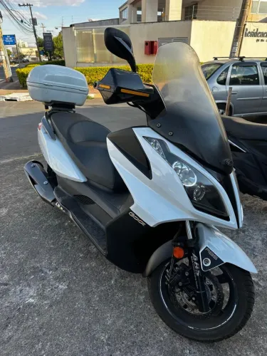 KYMCO DOWNTOWN 300i 2022 BRANCA - Impecável + Baú GiviVendo