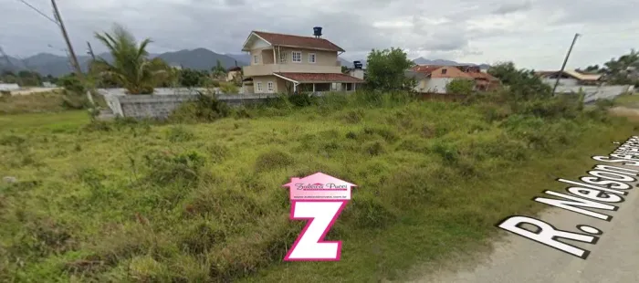 GRANDE TERRENO DE ESQUINA