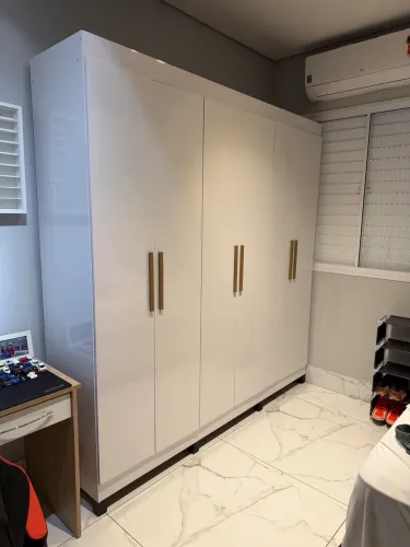 Guarda roupas 6 portas 