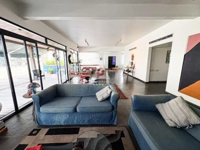 Cobertura linear, 3 quartos, com vaga, na Lagoa