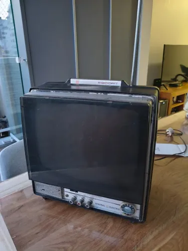 Televisor Antigo General Electric Escort 14 polegadas