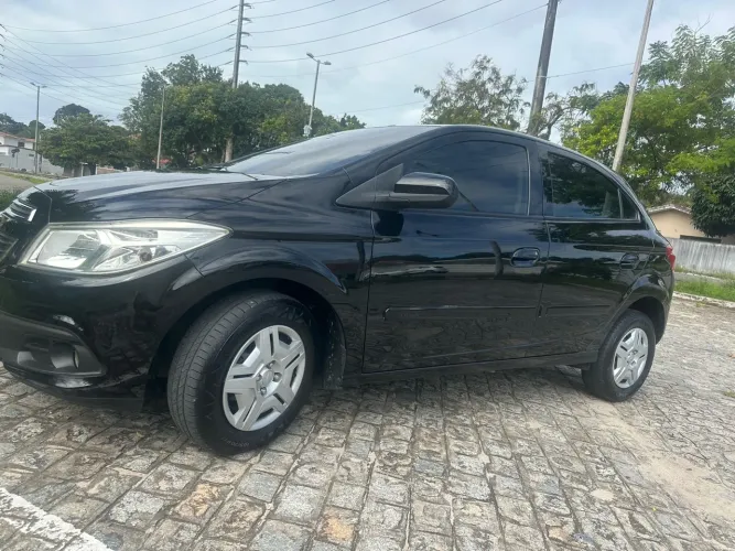 Chevrolet Onix Hatch LT 1.0 8V Flex Power Mec. 4P 2014
