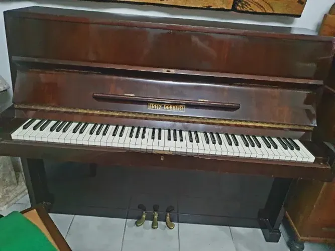 VENDO PIANO FRITZ DOBBERT