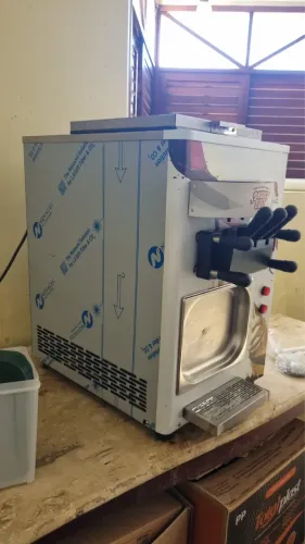 Máquina de sorvete soft 