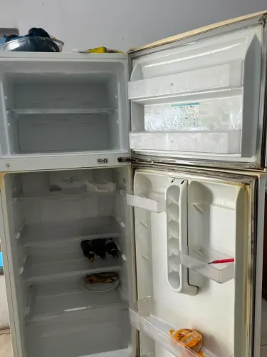 VENDO UMA GELADEIRA ELETRO LUX