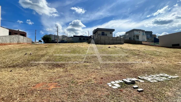 Lote à venda com 313m² em excelente localização no condomínio