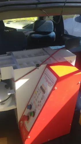 Vende-se máquina de modelar salgados e doces . 