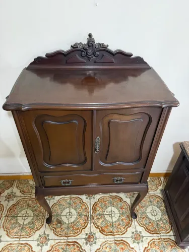 VENDO CRISTALEIRA MADEIRA MACIÇA