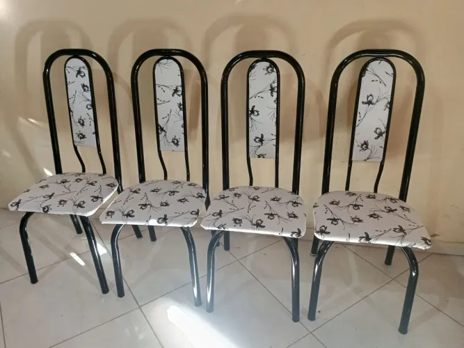 vendo 4 cadeiras faço entrega imediata e aceita cartão