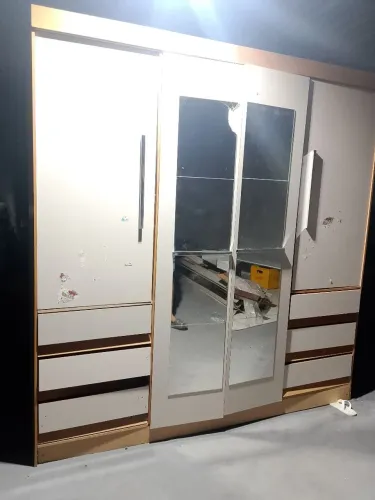 Vendo guarda roupa usado bem conservado entrega e montagem grátis