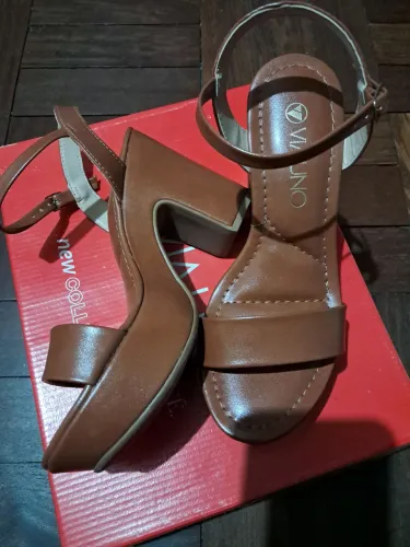 Sandália ( leia o anúncio)