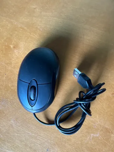 Mouse Óptico com Fio Ergonômico
