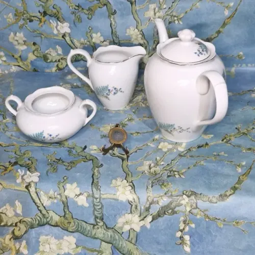 Conjunto 4 peças de porcelana Steatita 1960.Bule com uma tampa, açucareiro e leiteira.