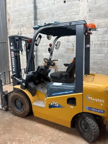 Empilhadeira Plasnox 2500