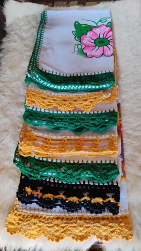 Vendo Panos de Prato com barrado em crochê R$15