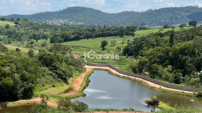Terreno em Atibaia com 300 metros em condomínio fechado com ampla área de lazer completa