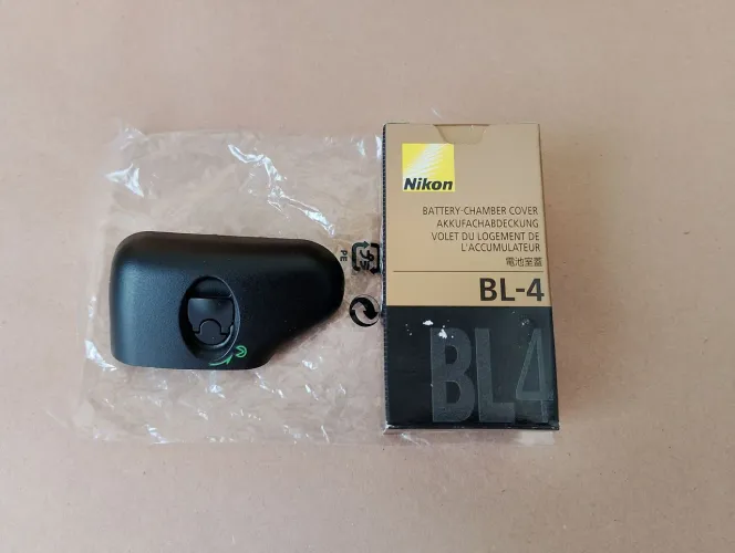 Tampa bateria BL-4 Nikon D3X, D3x e D3x<br><br>D3 / D3s / D3X<br><br>Baterias: EN-EL4 / EN-EL4a