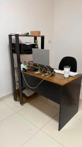 MESA DE ESCRITÓRIO 100% MDF COM ESTANTE ACOPLADA