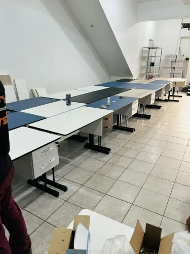 Mesa pra escritório com duas gaveta