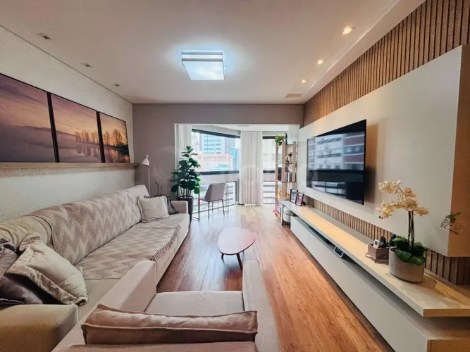 Apartamento de 108 m² com 3 quartos sendo 1 suíte no Centro