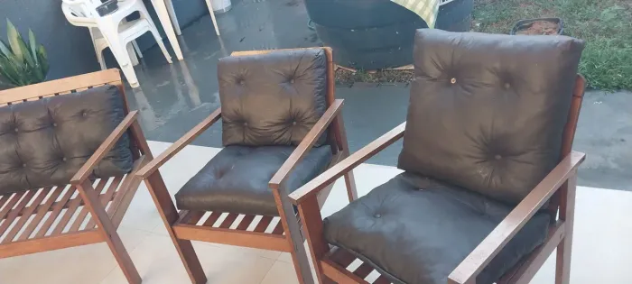 Conjunto cadeiras em madeira