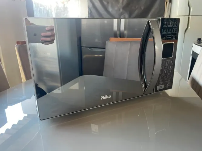 Microondas 220v PRATICAMENTE NOVO