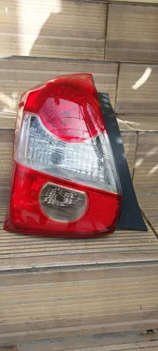 Lanterna Etios Hatch original lado esquerdo.