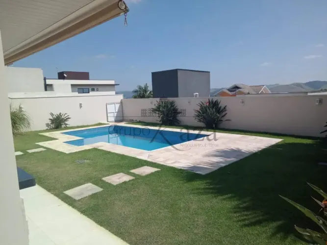 Casa Condomínio - Urbanova - Condomínio Jaguary - 4 Dormitórios - 339m².