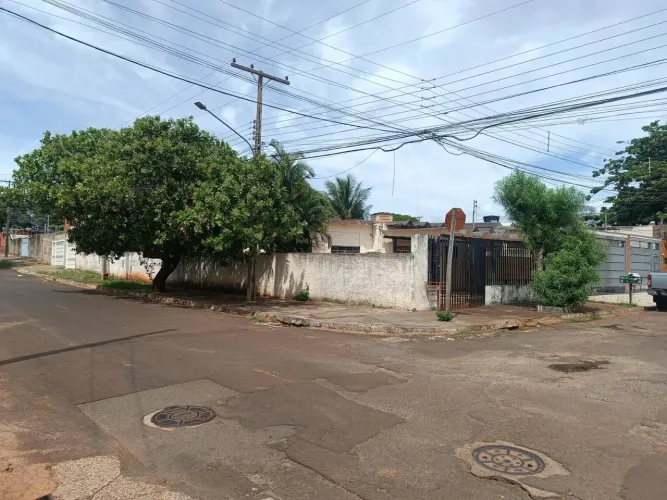 Terreno/casa 496m², São Francisco, PERMUTO/VENDO