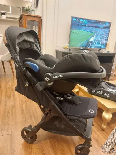 Carrinho de bebê Eva 2 Maxi-Cosi, com bebê conforto e base veicular