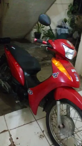 Biz 100 cc ótima para o dia a dia 