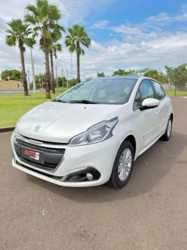 Peugeot 208 Allure 1.6 Flex Automático 2017 Teto panorâmico