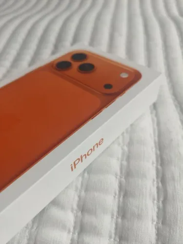 iPhone 17 Pro Max - Laranja-cósmico