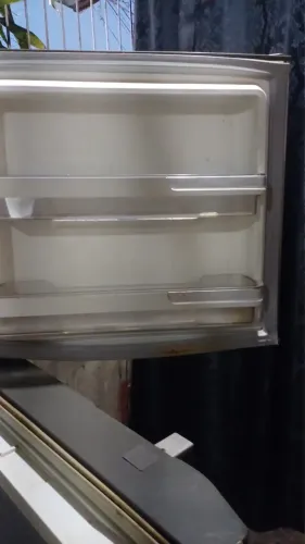 Geladeira retirada de peças