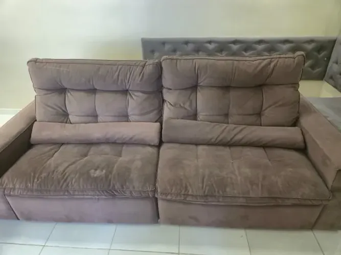 Sofá retrátil grande e super confortável