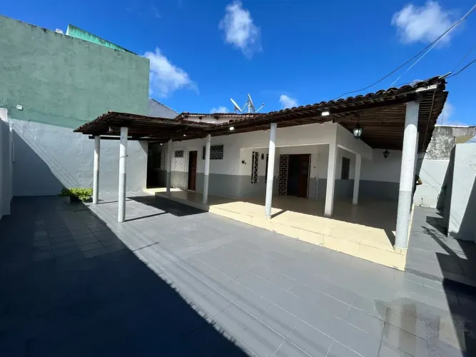 CASA PROXIMO AO SHOPPING PATIO