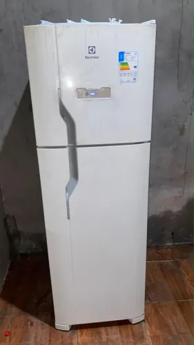 Vende-se Geladeira