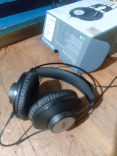 Fone de ouvido AKG