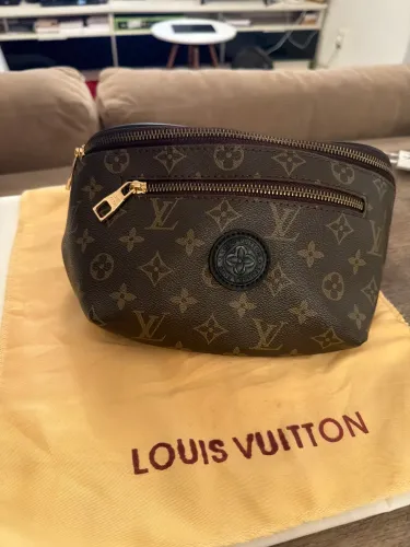 Pochete Louis Vouiton