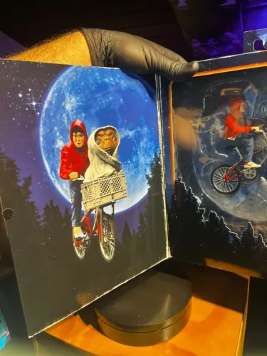 E.T. & Elliott with Bicycle (40th Anniversary) - NECA