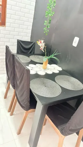 Conjunto de mesa com 4 cadeiras