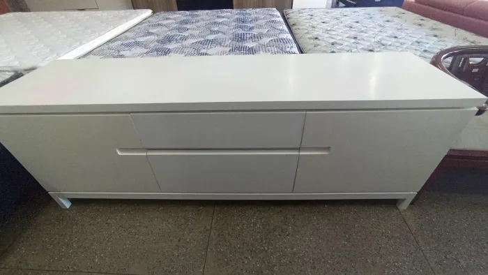 Buffet de MDF 2 gavetas 2 portas 
